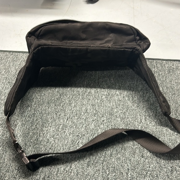 Black Cross Body  Kendall & Kylie Purse/ Fanny Pack - Picture 3 of 3